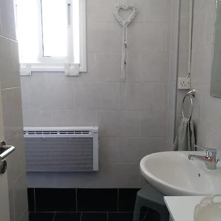 Centre ,seaview Modern ,best Location